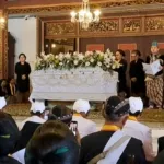 Putra Mahkota Surakarta Gusti Purboyo Nyatakan Diri sebagai Paku Buwono XIV di Hadapan Jenazah PB XIII