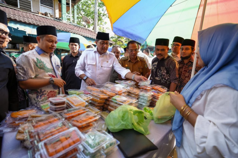 Safari Ramadan Nyaman Bersama, Menteri Ekraf Ajak Masyarakat Aceh Perkuat Ekosistem Ekraf