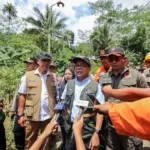 Menko PMK Koordinasi Langsung dengan Gubernur Jawa Tengah dan Kepala BNPB Tangani Bencana Tanah Bergerak di Tegal