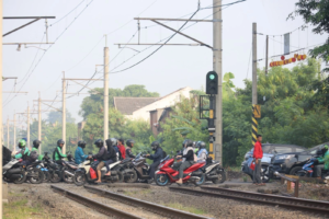 Tinjau Perlintasan Kereta Bulak Kapal, Tekan Kecelakaan Wali Kota Siapkan Sistem Peringatan Dini