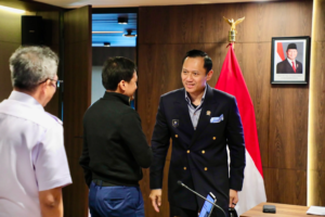 Bertemu Dirut KAI, Menko AHY Dorong Percepatan Pengembangan Jaringan Kereta Api di Luar Jawa dan Peningkatan Kapasitas KRL Jabodetabek