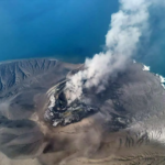 Presiden Imbau Masyarakat Tetap Tenang dan Waspada Hadapi Aktivitas Gunung Anak Krakatau