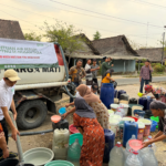 Peringati Hari Santri, BEM PTNU Salurkan 1 Juta Liter Air Bersih untuk Korban Karhutla dan kekeringan Ekstrem